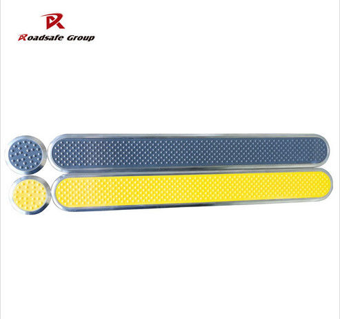 Latest company news about ROADSAFE rengi sarı dokunmatik göstergeler döşeme 304/316 gösterge şeridi plastik yüzey şeridleri